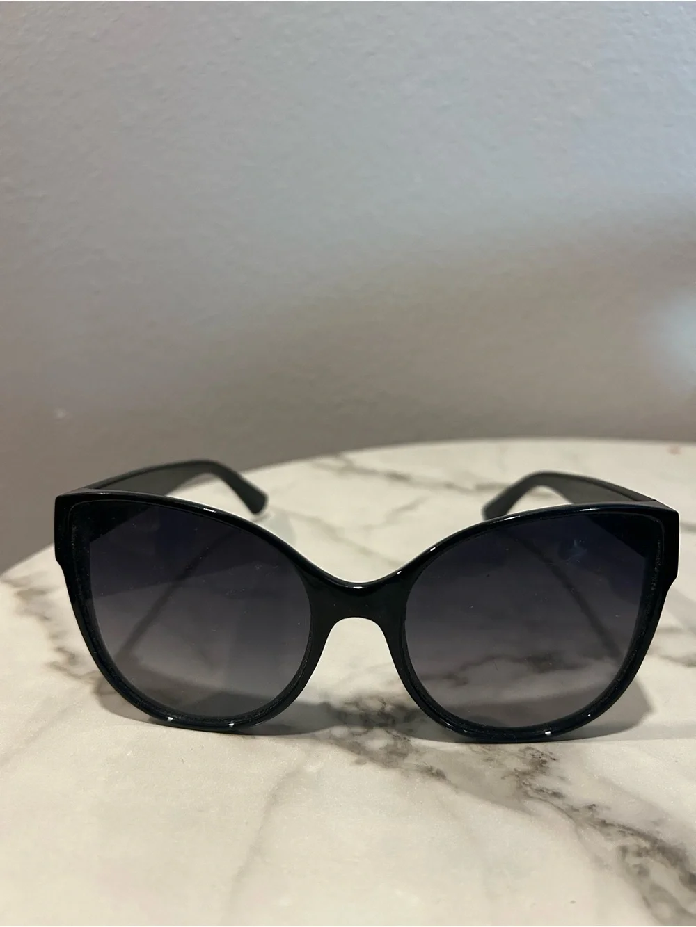 Classic Black Cat-Eye Sunglasses - Stylish Women Accessories